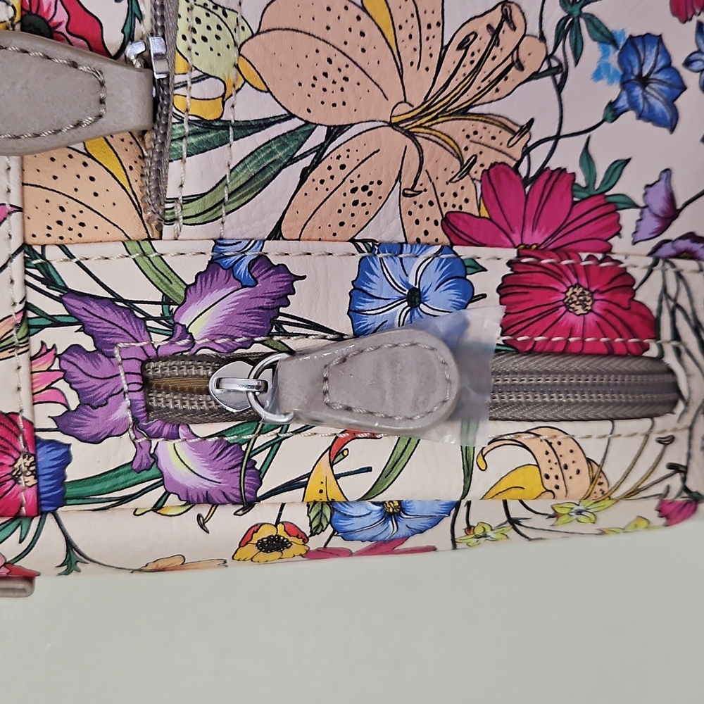 NWOT WOMENS PURSE - Picture 4 of 8